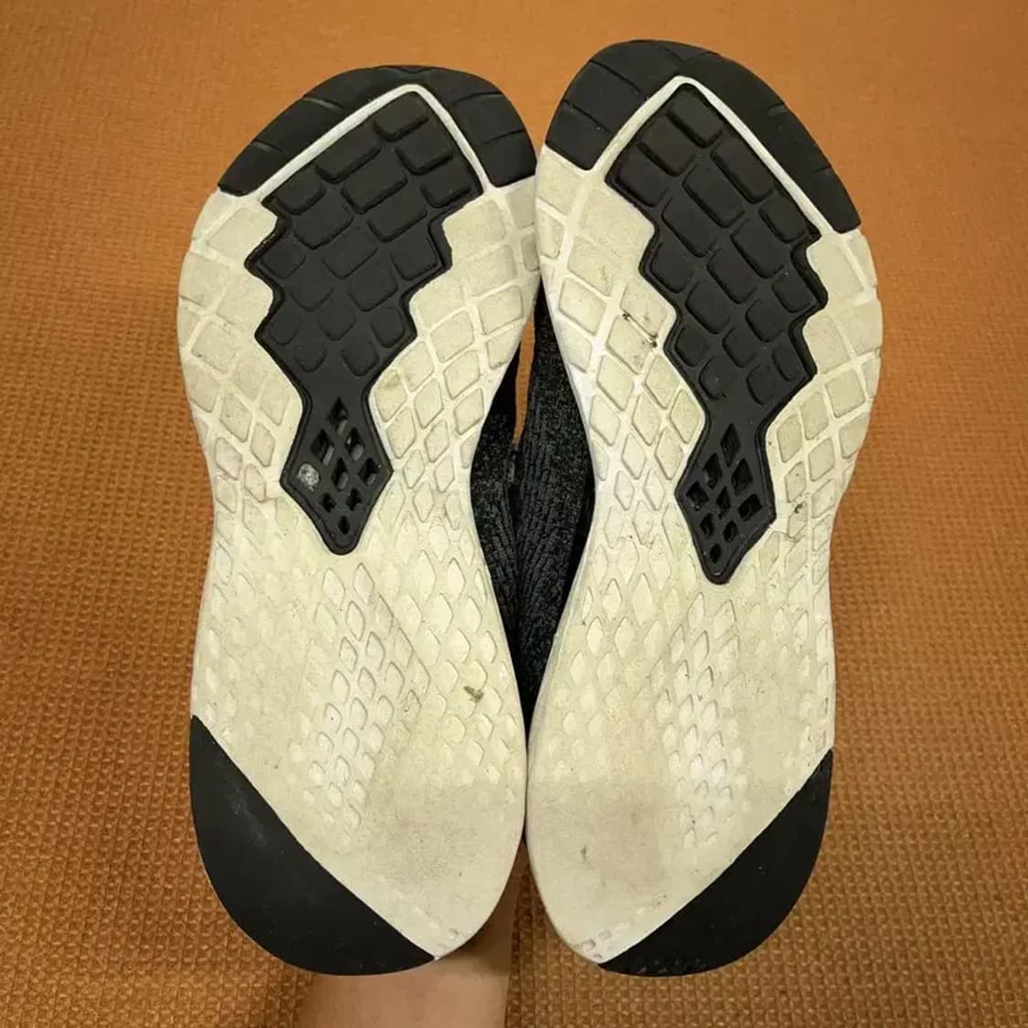 필라 FILA 블랙 니트 운동화 남자 신발 270 G08471 상품이미지4