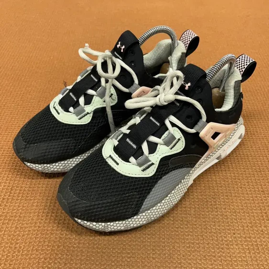 언더아머 UA 호버 메가 무브먼트 스니커즈 운동화 235 G08506 상품이미지1