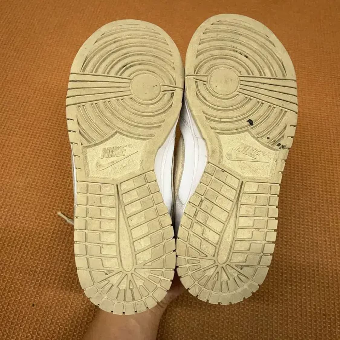 나이키 덩크 로우 펄화이트 스니커즈 운동화 235 G08538 상품이미지4