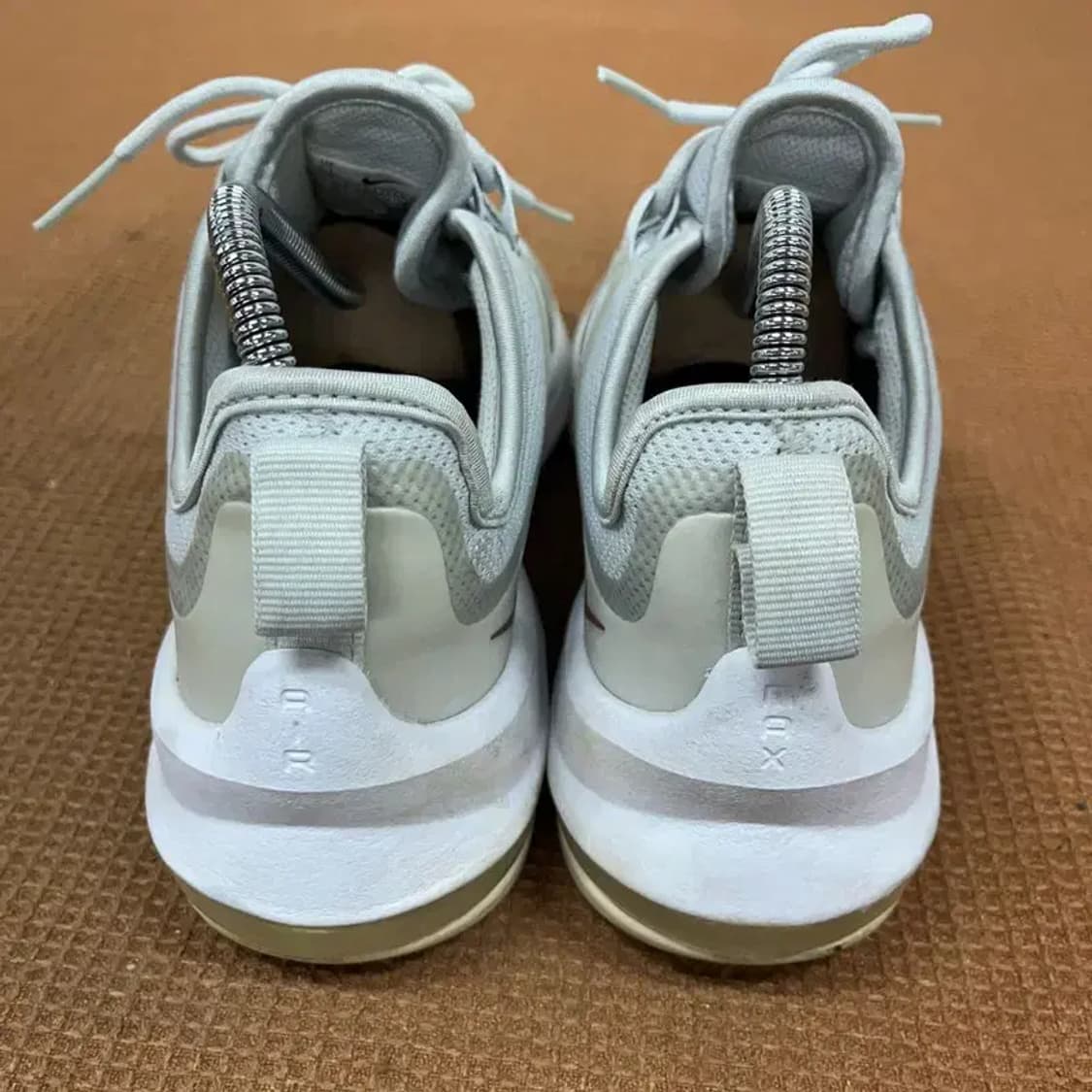 나이키 에어맥스 엑시스 스니커즈 운동화 235 G08595 상품이미지2