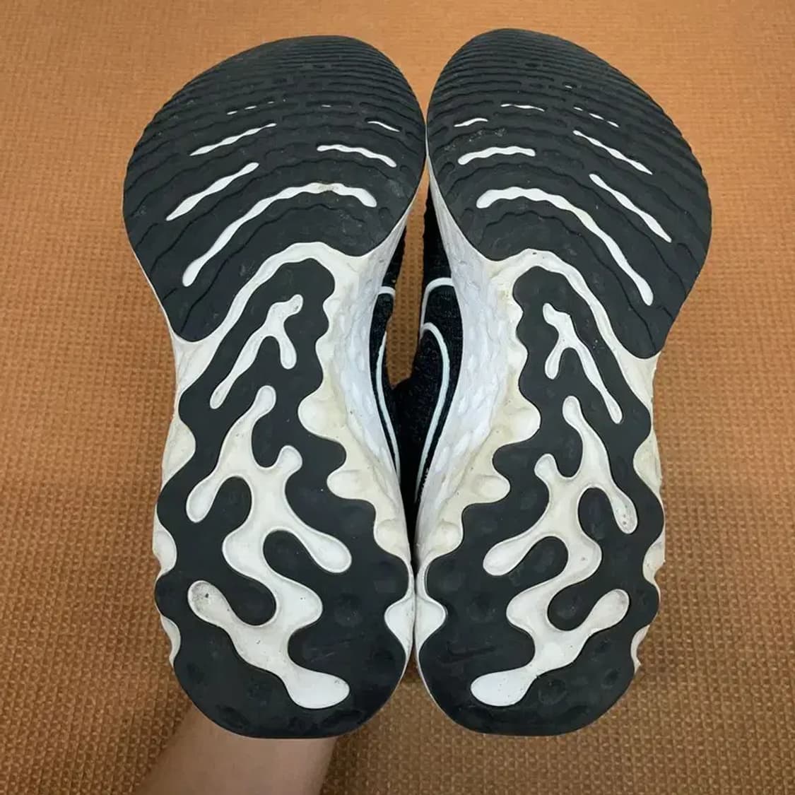 나이키 리액트 인피니티 런 플라이니트 3 운동화 240 G08611 상품이미지4