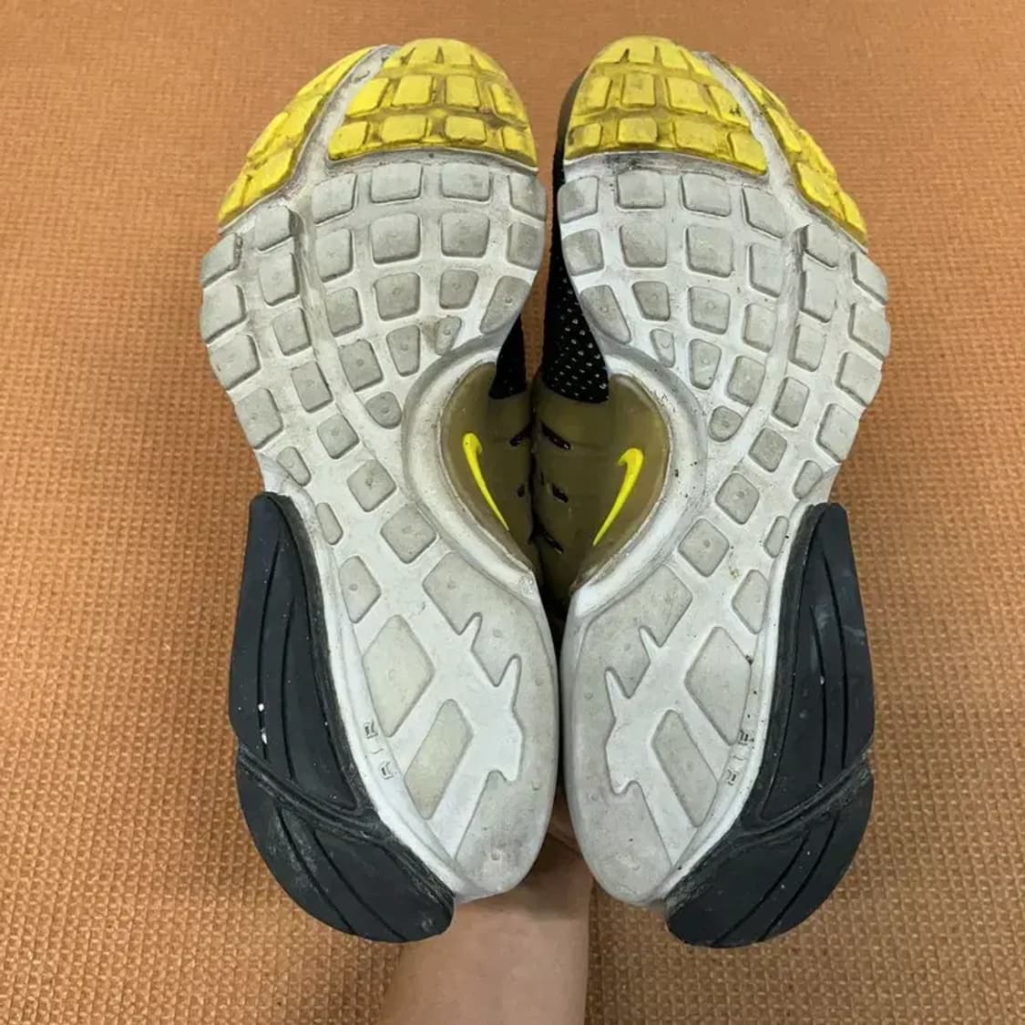 나이키 에어 프레스토 플라이니트 울트라 옐로우 운동화 270 G08631 상품이미지4