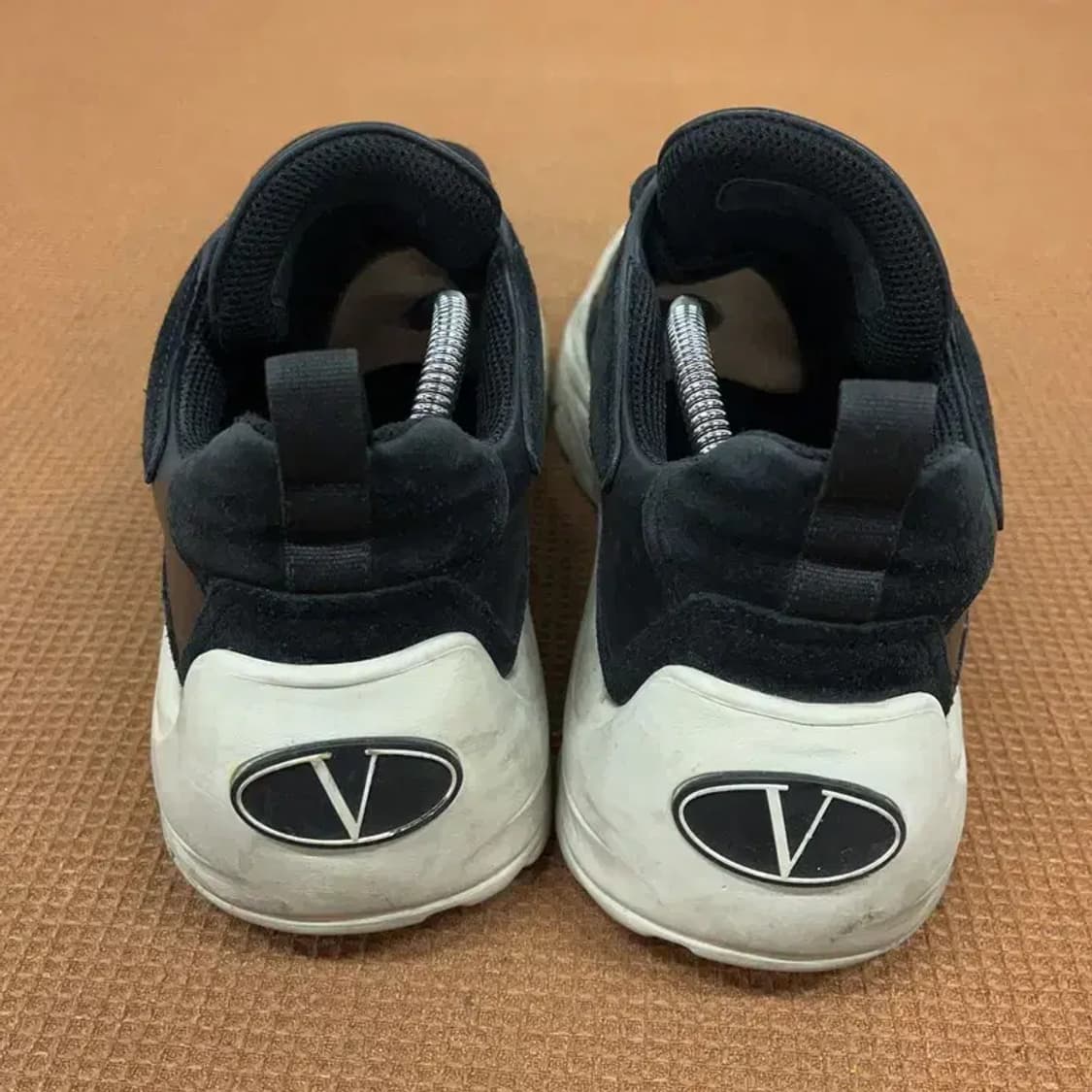 발렌티노 정품 반시 검흰 스니커즈 운동화 260 G08656 상품이미지2