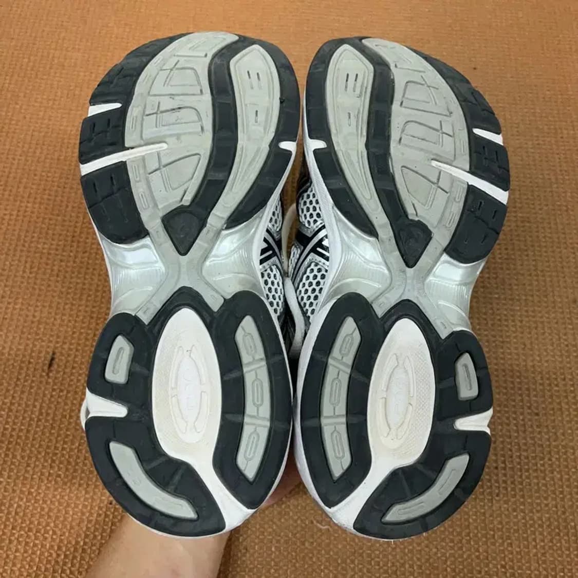 아식스 젤 1130 실버 운동화 런닝화 신발 235 G08658 상품이미지4