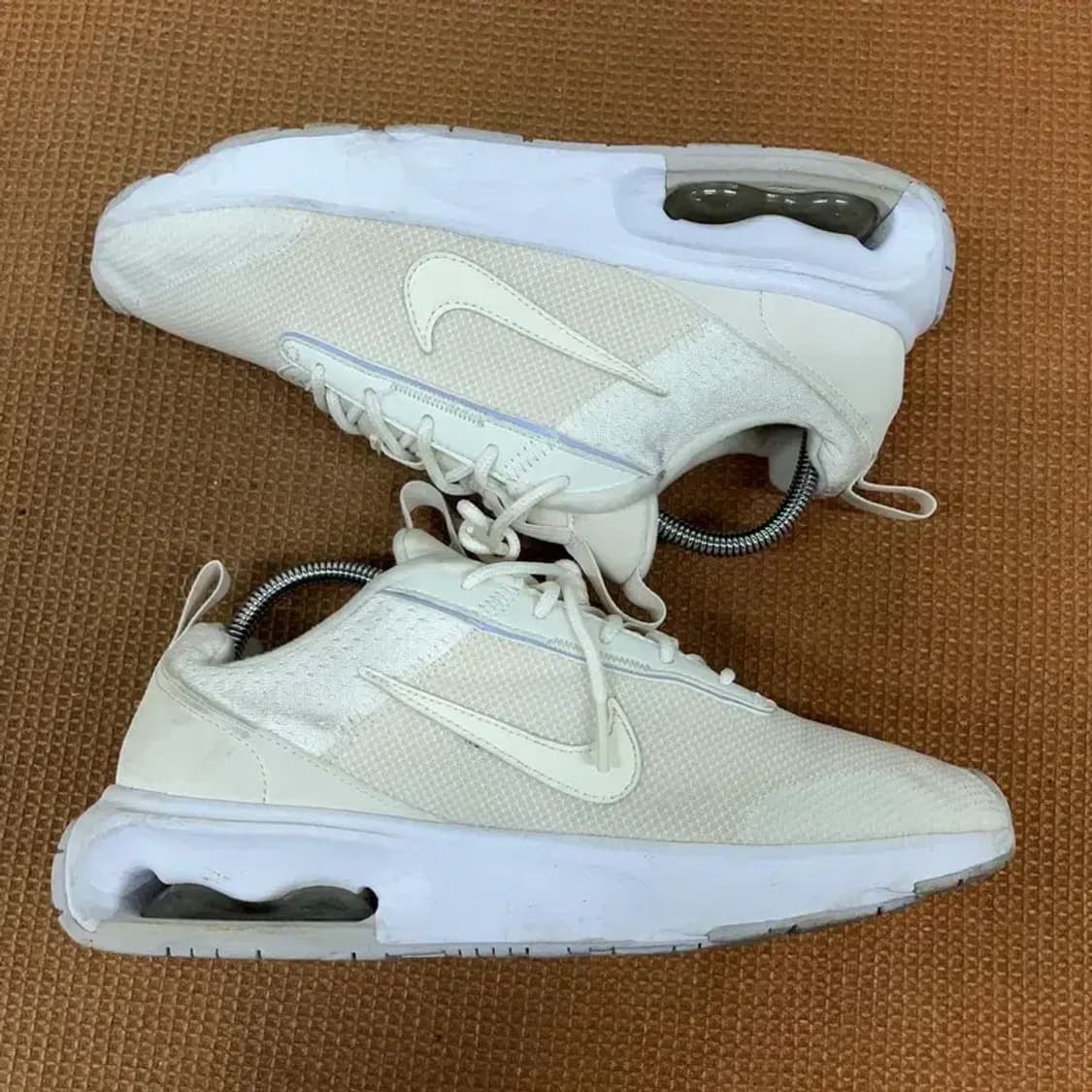 나이키 에어맥스 인터락 우먼스 런닝화 운동화 신발 250 G08665 상품이미지3