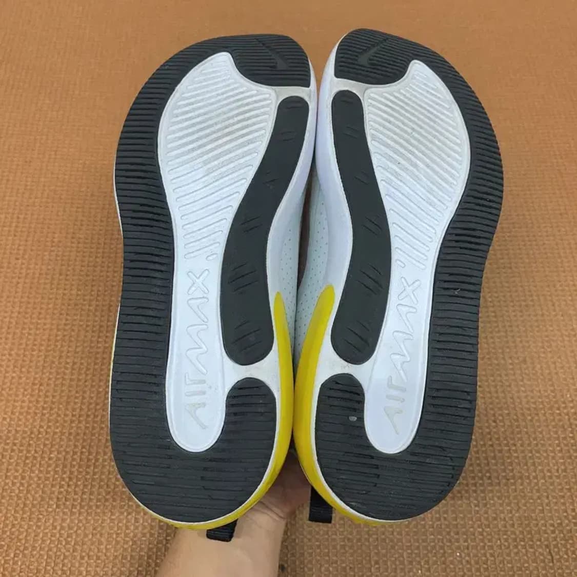 나이키 에어맥스 다이아 SE 우먼스 런닝화 운동화 235 G08710 상품이미지4