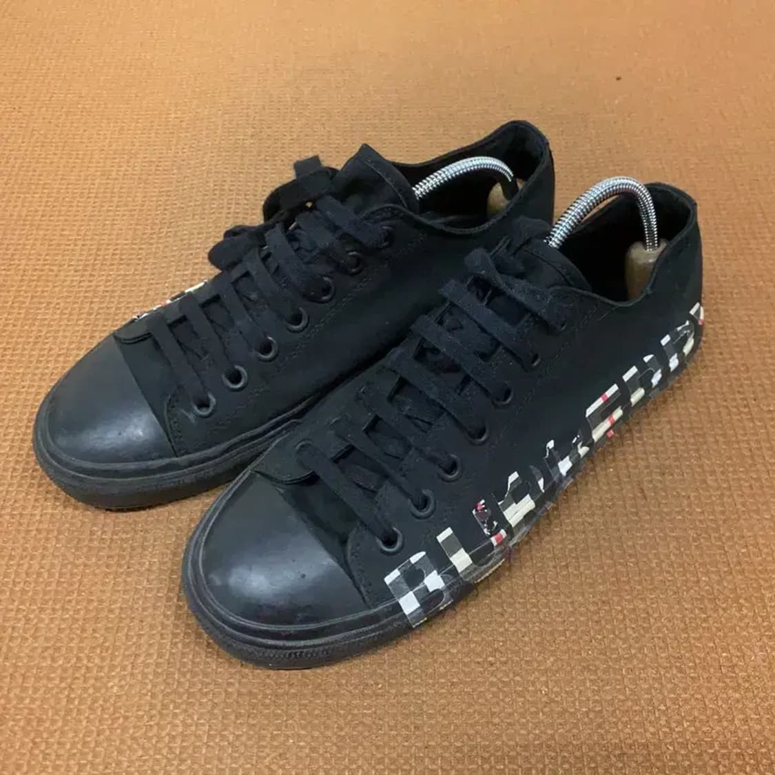 버버리 체크로고 블랙 스니커즈 신발 270 G08725 상품이미지1