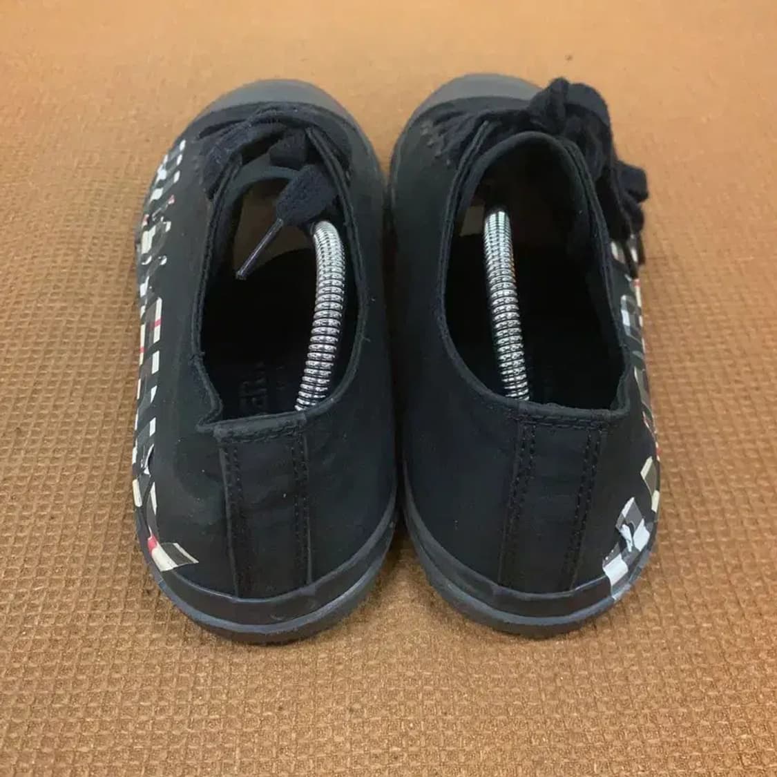 버버리 체크로고 블랙 스니커즈 신발 270 G08725 상품이미지2