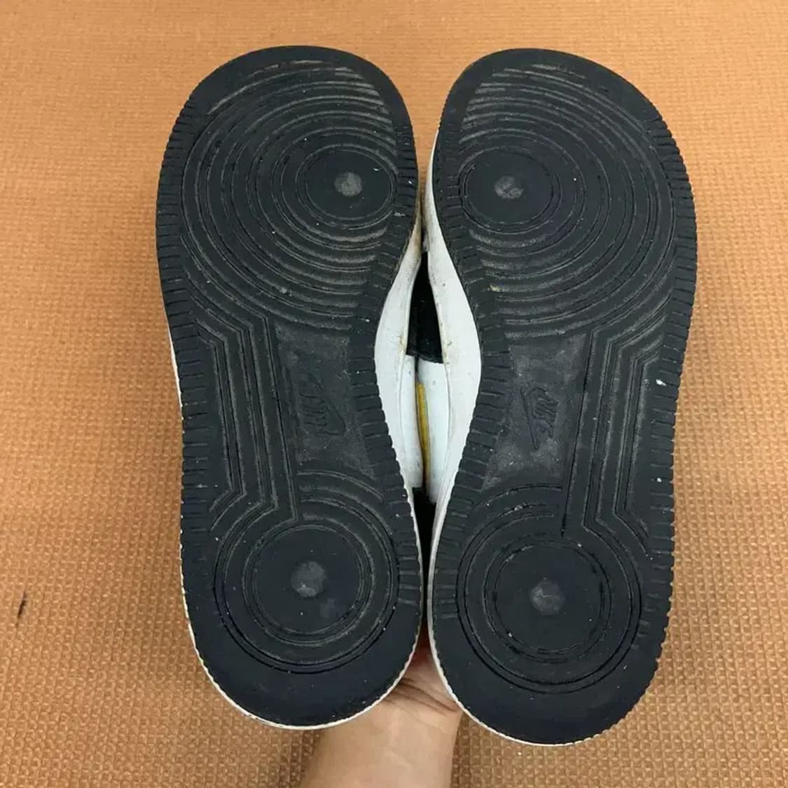 나이키 에어포스 1 07 슬레틱 클럽 스니커즈 275 G08697 상품이미지4