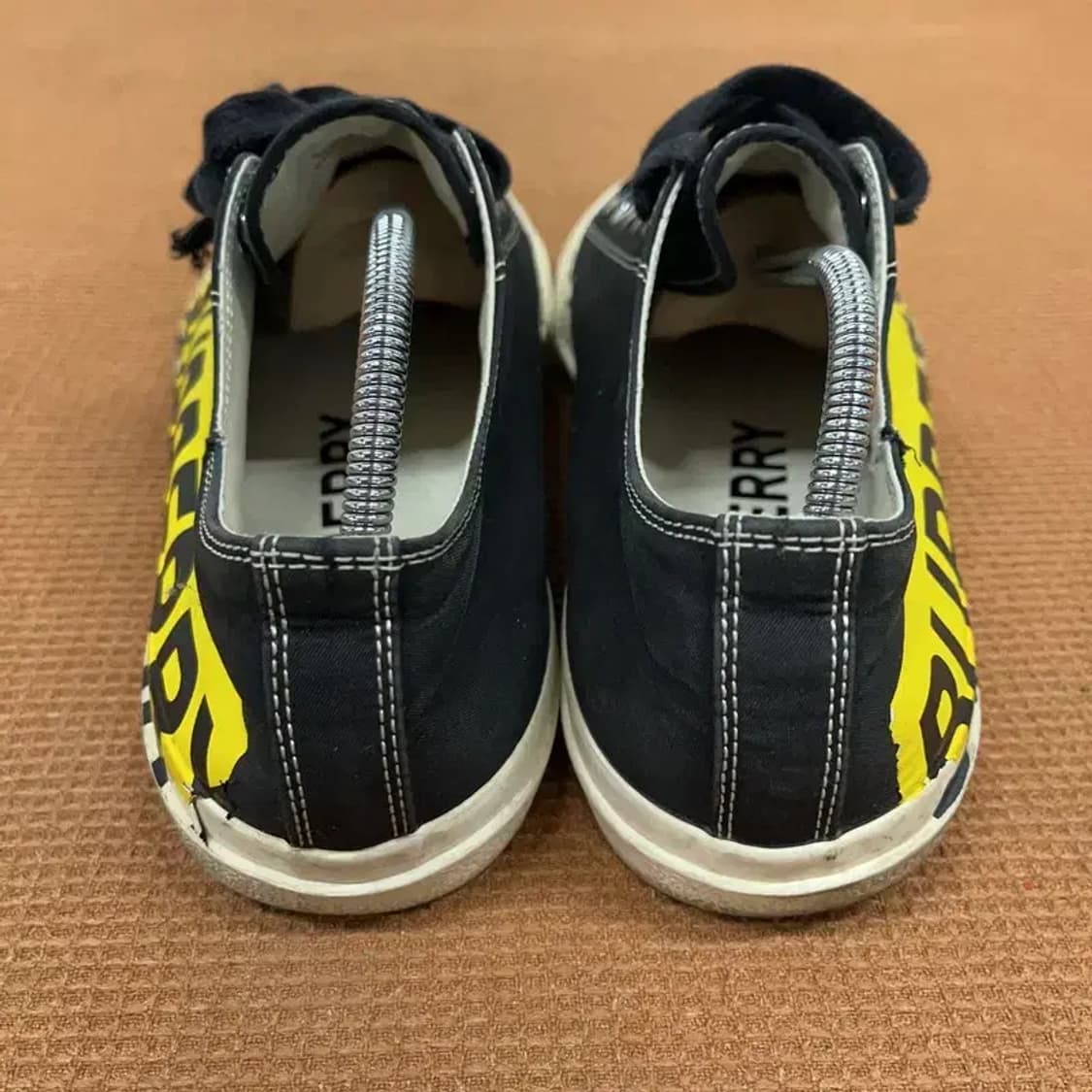 버버리 개버딘 캔버스 스니커즈 운동화 42 G08757 상품이미지2