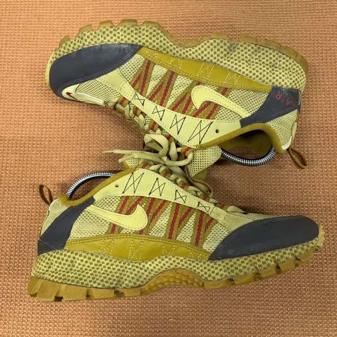 나이키 에어 휴마라 버프 골드 런닝화 운동화 255 G08778 상품이미지3