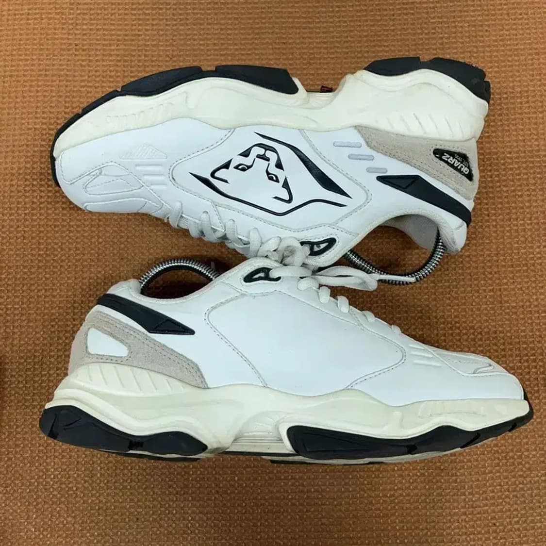 다이나핏 쿼츠 라이트닝 스니커즈 운동화 245 G08792 상품이미지3