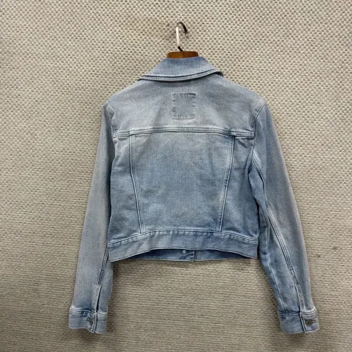 홀리스터 캐주얼 워싱 연청 크롭 데님자켓 S M08802 상품이미지2