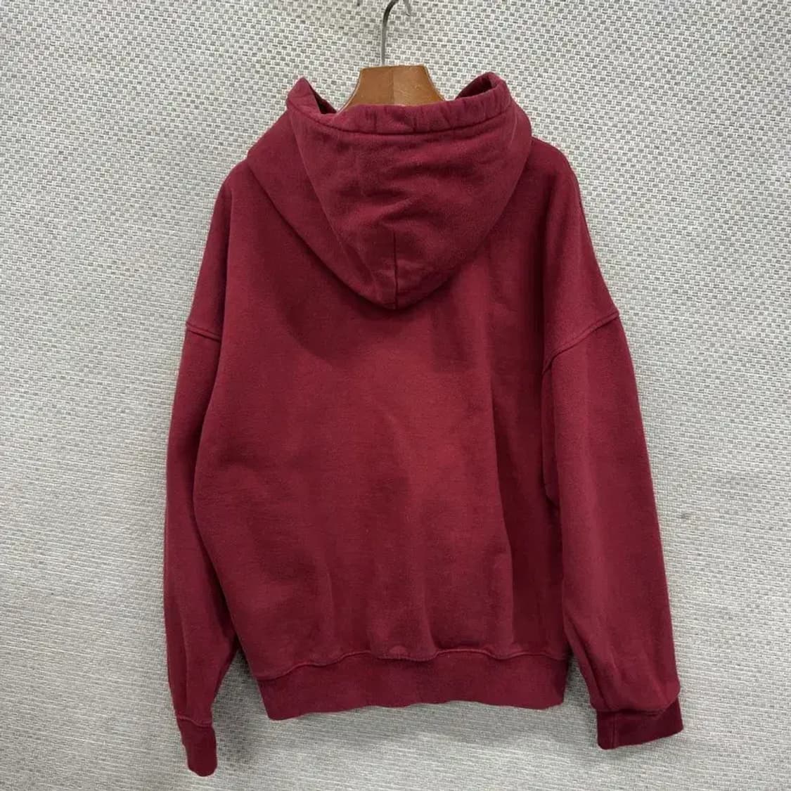 OIOI 오아이오아이 와인 자수로고 약기모 후드티 M M08950 상품이미지2