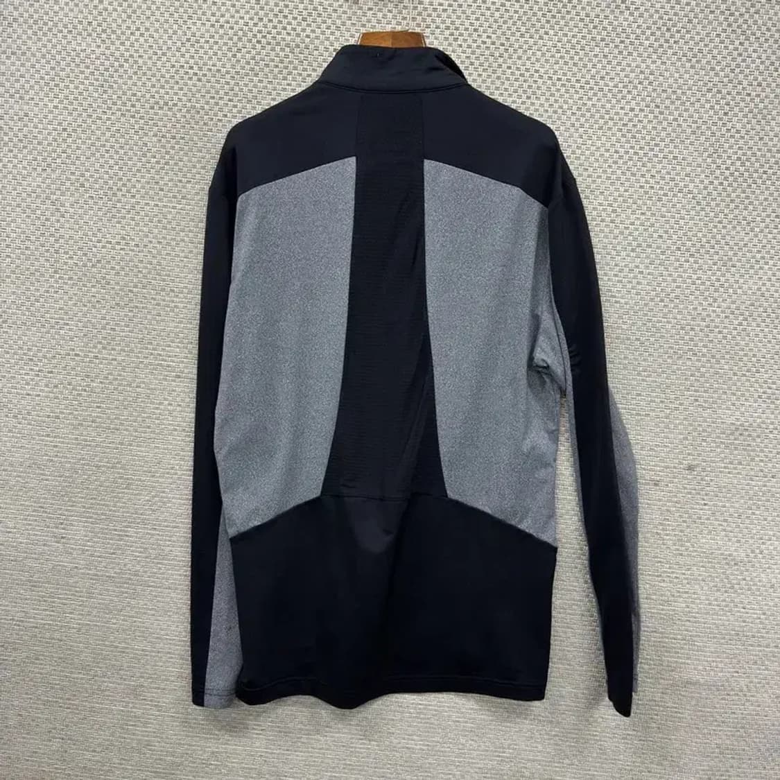 네파 아웃도어 사이드로고 반집업 긴팔티 100 M10043 상품이미지2