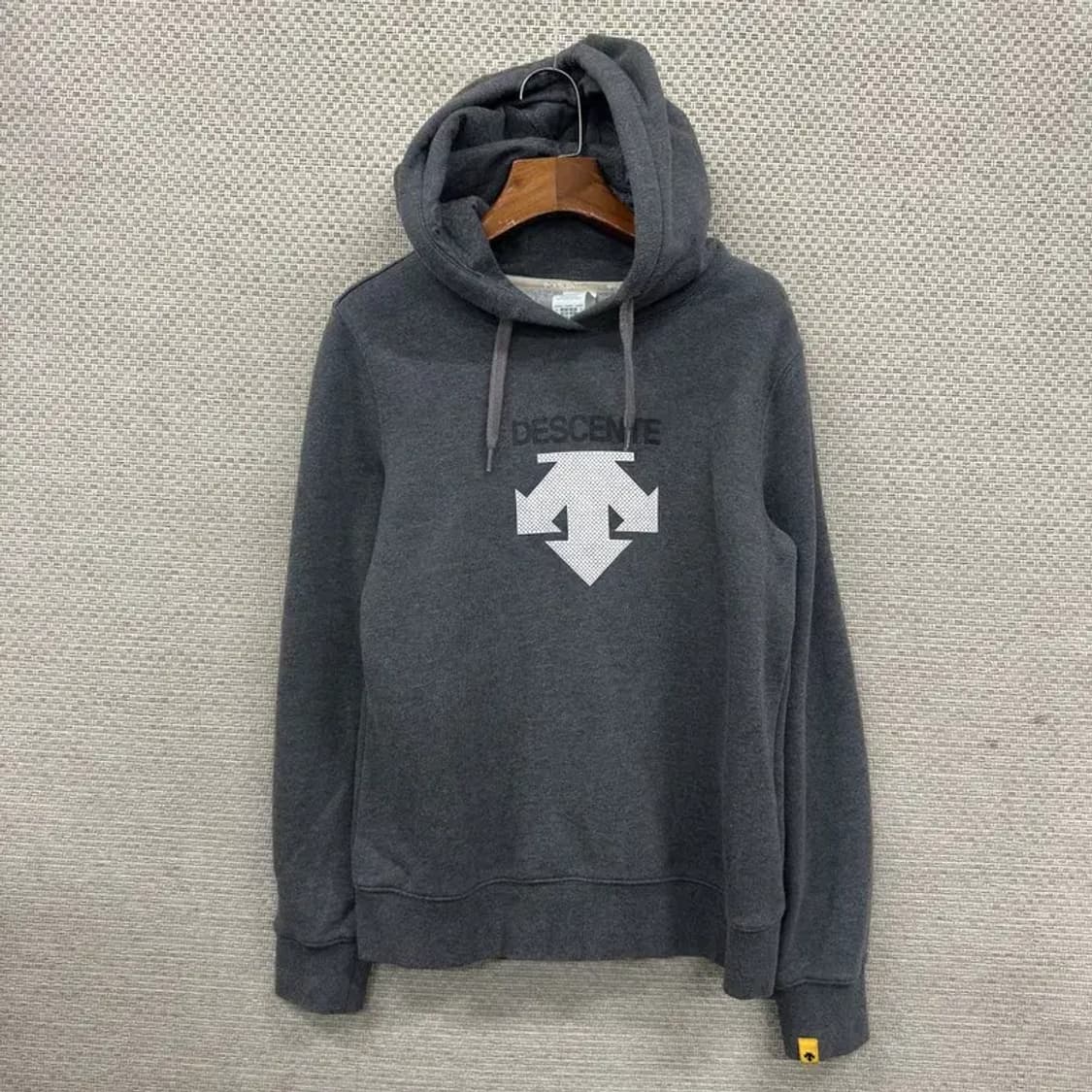 데상트 캐주얼 빅로고 약기모 후드티 90 M10398 상품이미지1