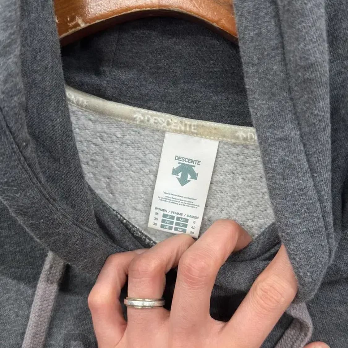 데상트 캐주얼 빅로고 약기모 후드티 90 M10398 상품이미지3