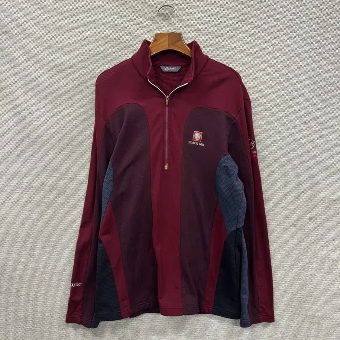 블랙야크 아웃도어 자수로고 반집업 긴팔티 100 M10407 상품이미지1