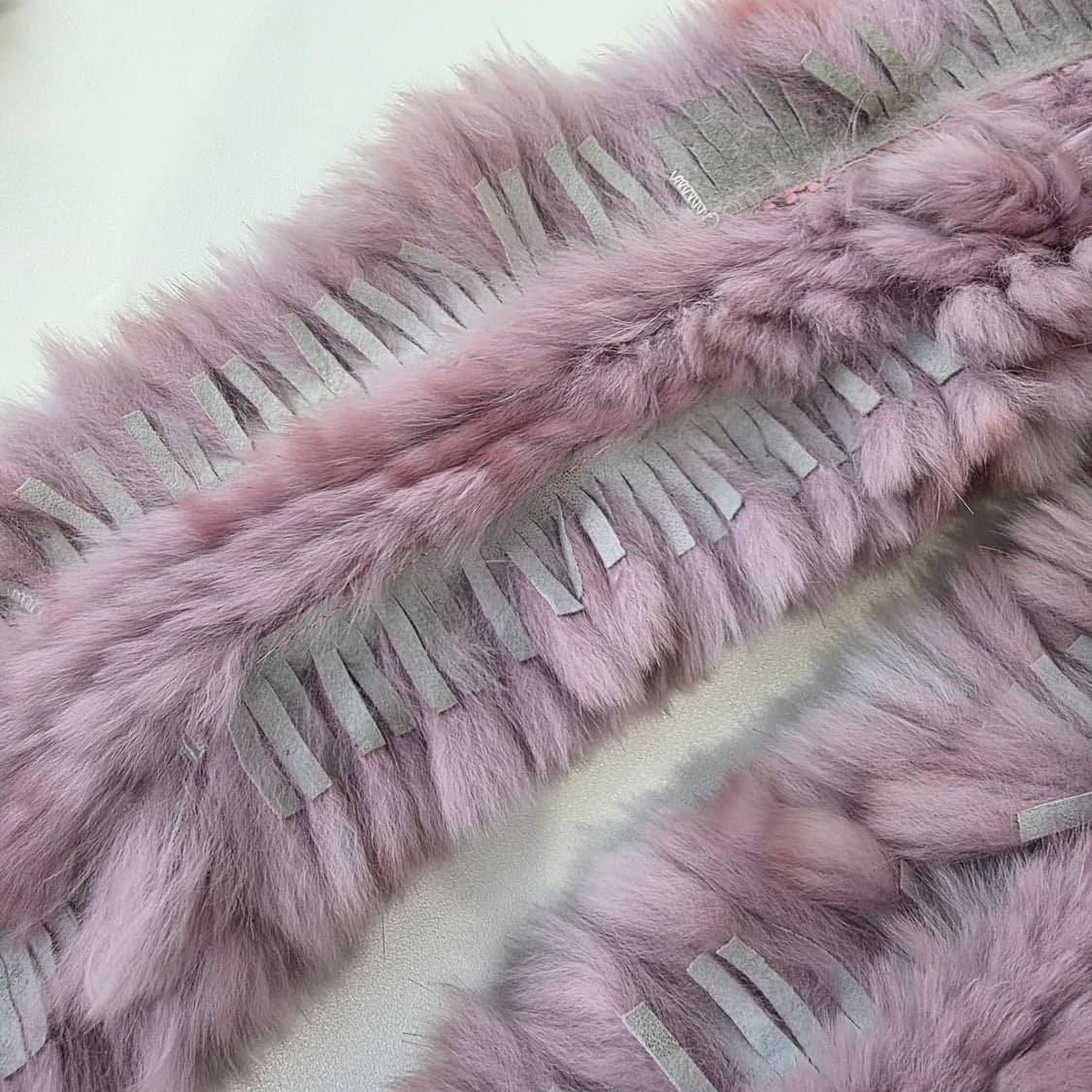 라일락 퍼플  프린지 디테일 래빗퍼 롱 머플러  상품이미지5