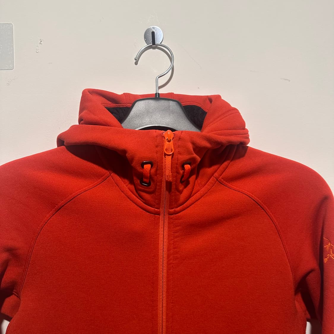 아크테릭스 레드 후드집업 상품이미지2