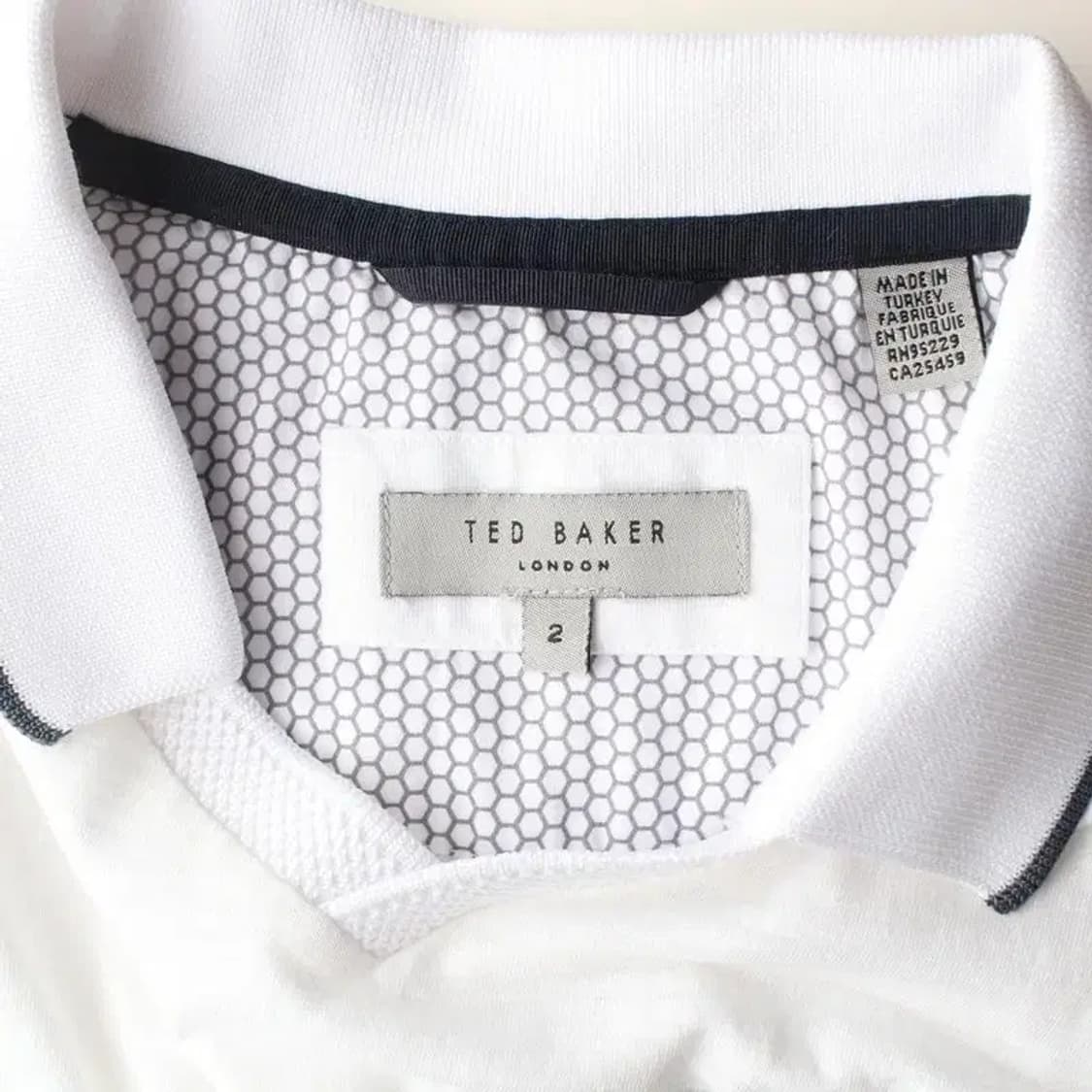 TED BAKER 남성 단추없는 카라티 2사이즈 상품이미지5
