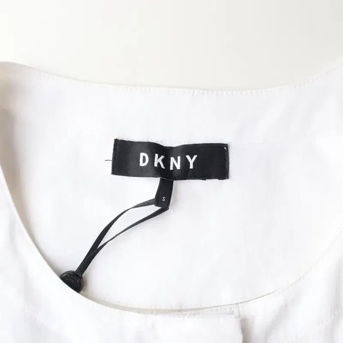 (새상품) DKNY 디케이앤와이 포켓 밑단조임 블라우스 S 상품이미지5