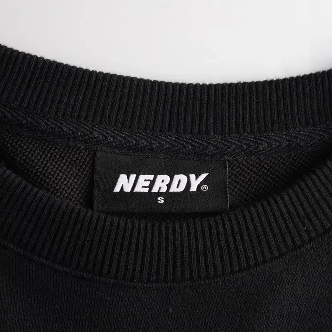 NERDY 널디 블랙 앞로고 맨투맨 S 상품이미지5
