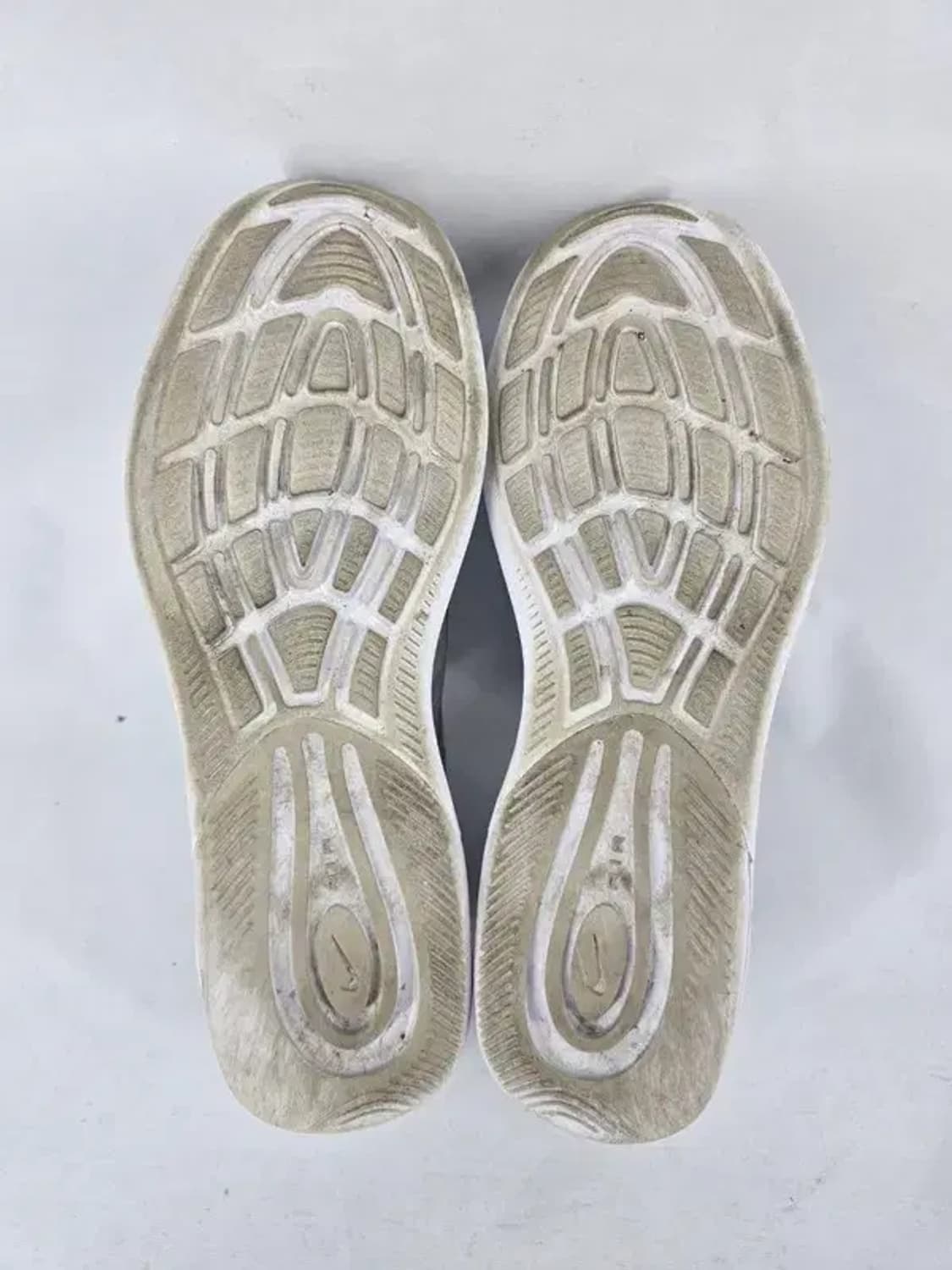 NIKE 나이키 에어맥스 엑시스 퓨어플래티넘 280 상품이미지5