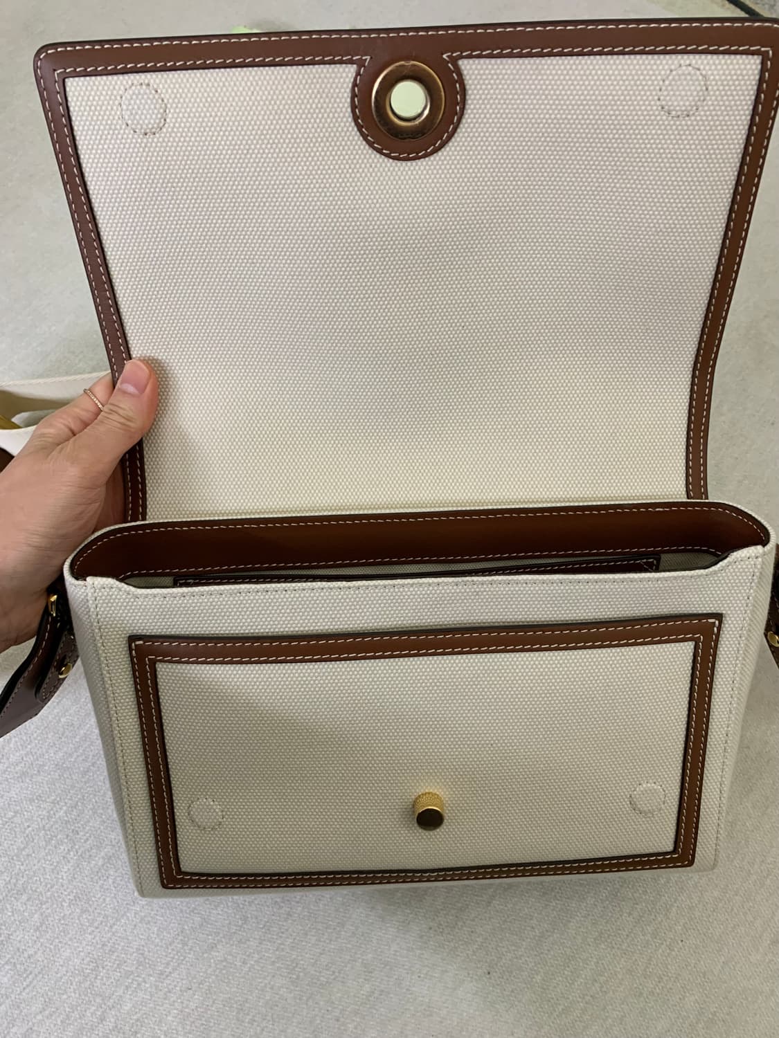 버버리 호스페리 로고 캔버스 백 상품이미지6