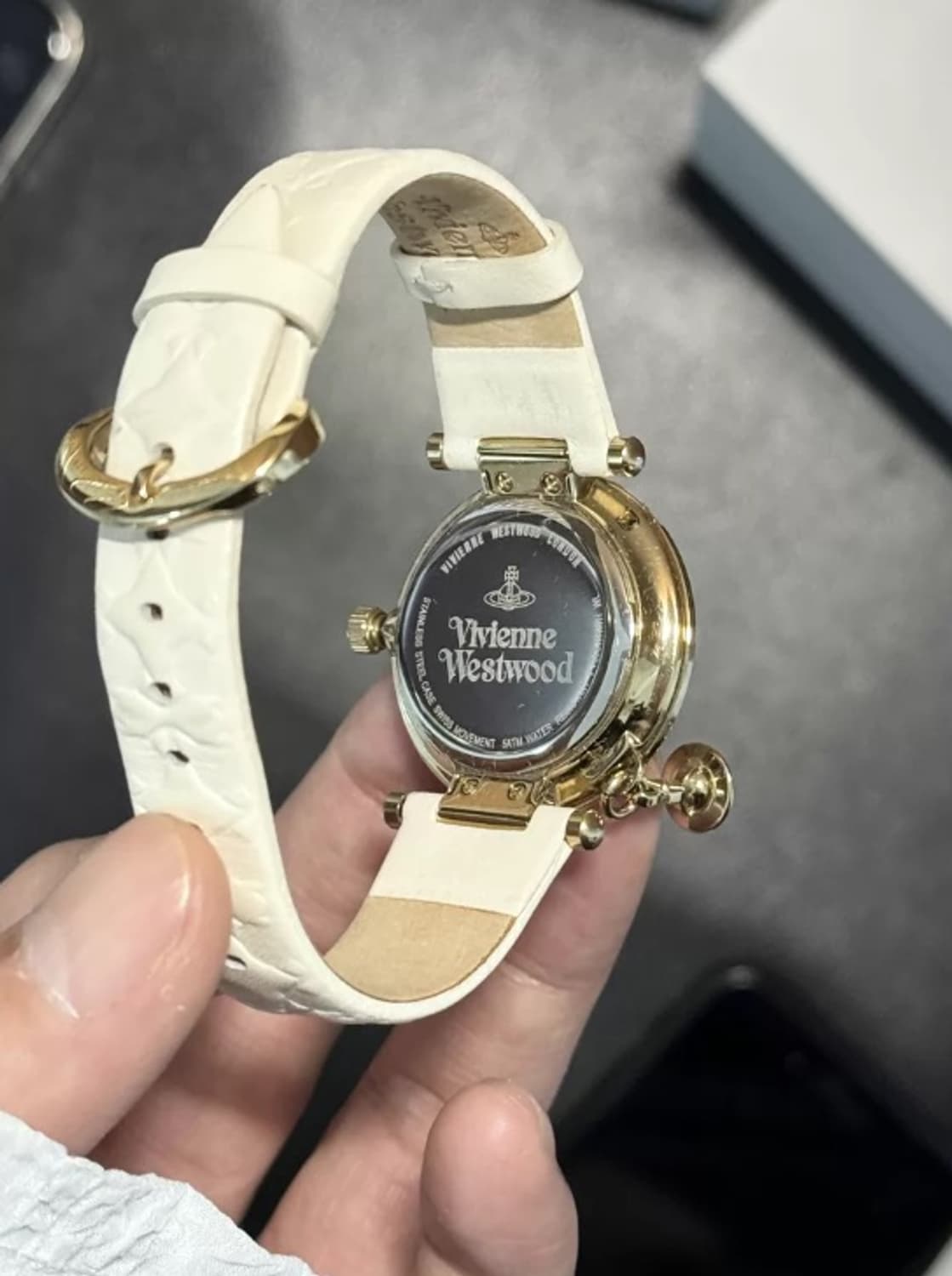 [정품] 비비안 웨스트우드 타임머신 메탈 와이어리스 시계 (실버/화이트) 상품이미지4