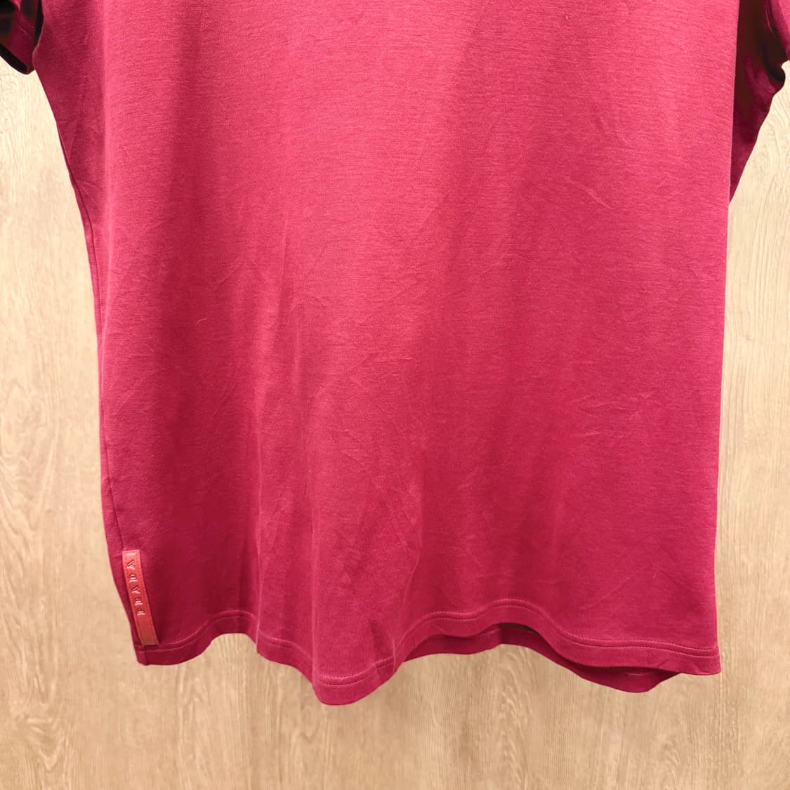 프라다 반팔 카라 티셔츠 사이드 로고 디테일 베이직 레드 상품이미지5