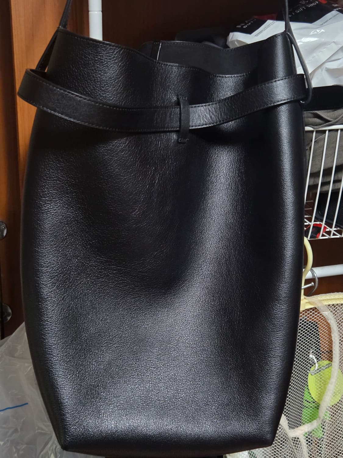브라운야드 레더 버킷백 Leather

Bucket Large Bag 상품이미지3