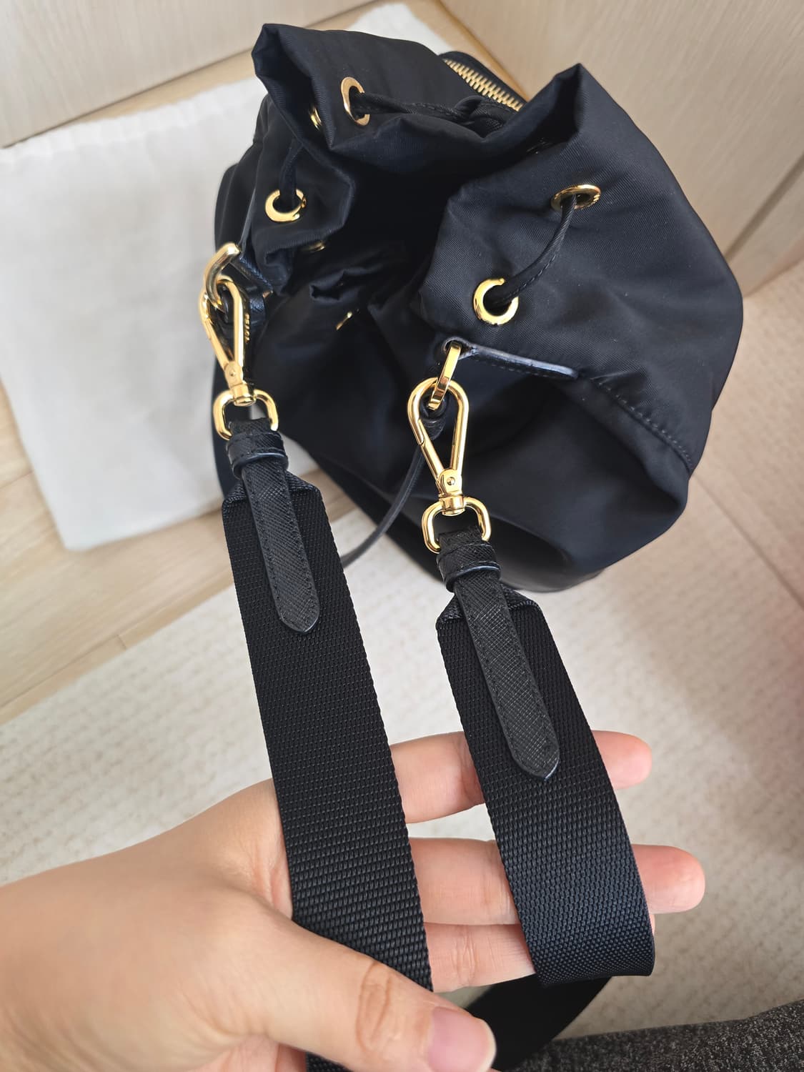 프라다 리나일론 버킷백 블랙 금장 상품이미지2