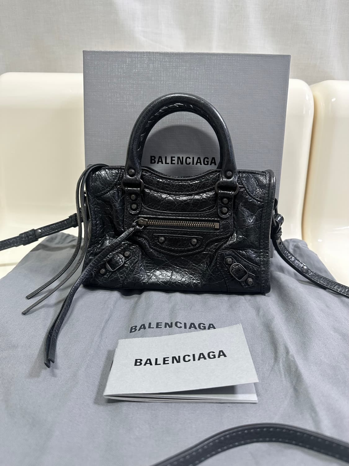 [새상품급 정품] 발렌시아가 르 시티 모터백 나노 블랙 상품이미지6