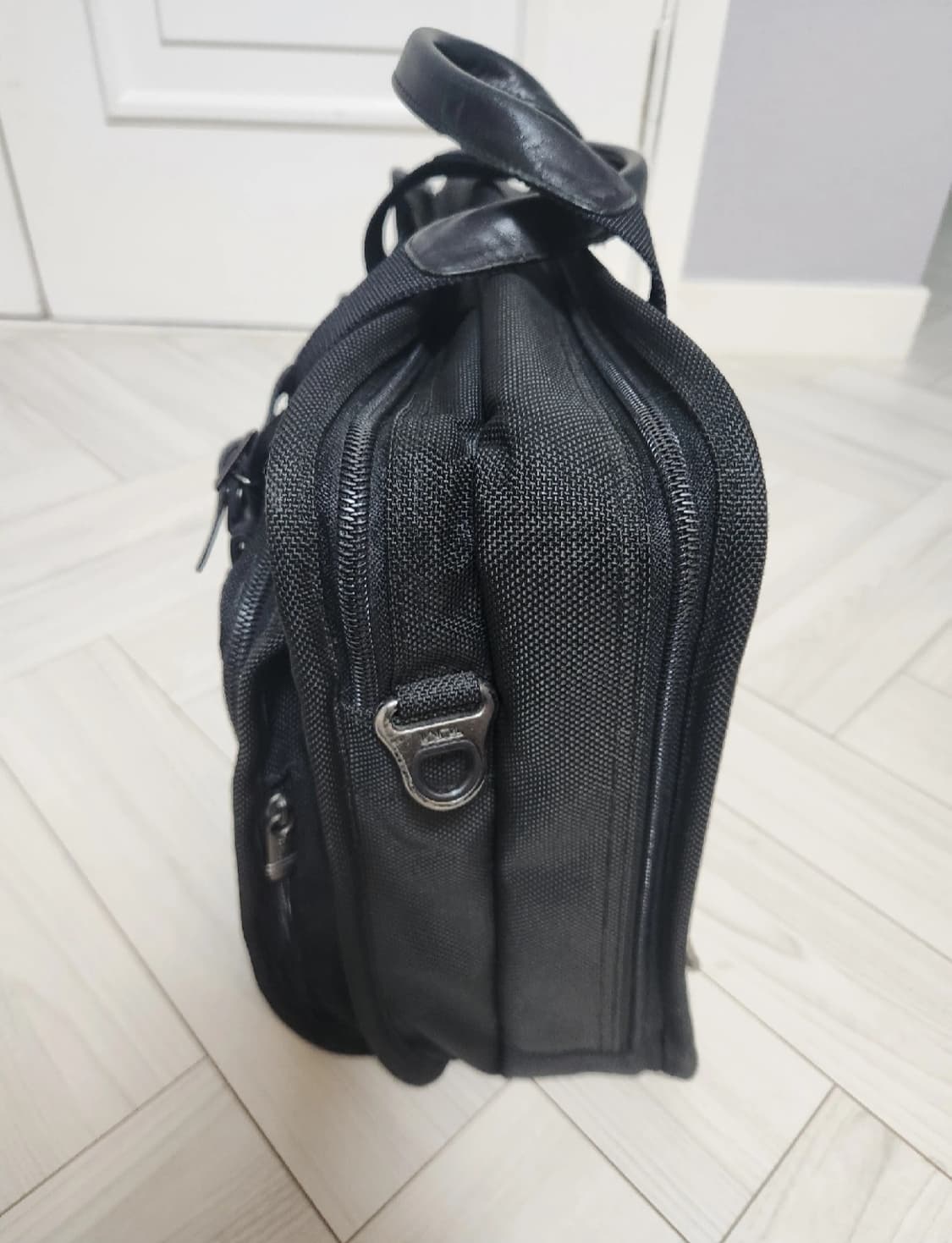 투미(TUMI) 알파 에센셜 랩탑 브리프 케이스 (품번# 26130D4) 상품이미지3