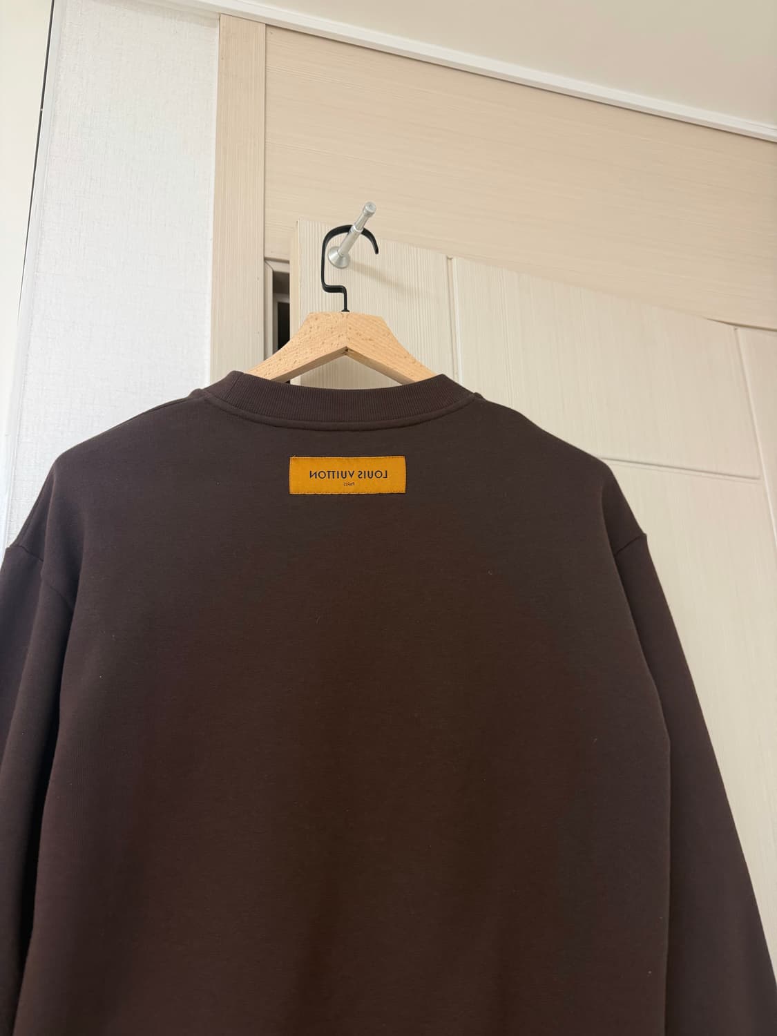 루이비통 터피타지 브라운 맨투맨 M 상품이미지3