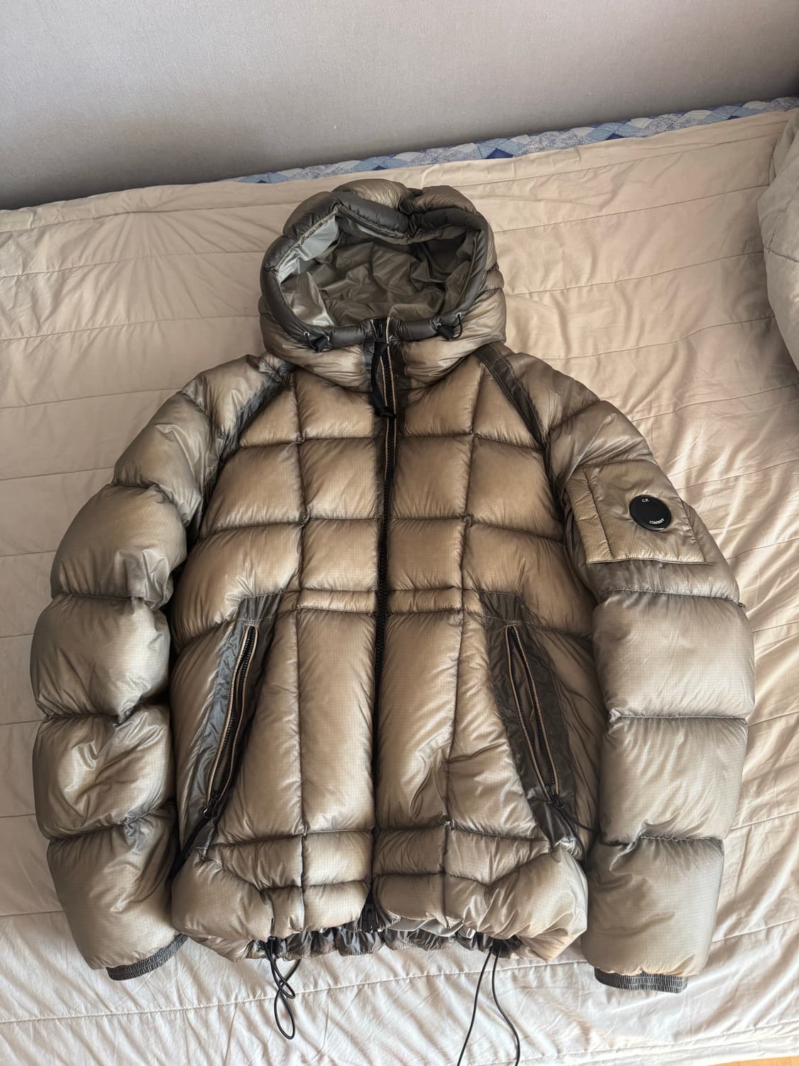 CP컴퍼니 D.D. 쉘 후드 다운 자켓 패딩 카키베이지(옷걸이 보유) 상품이미지2