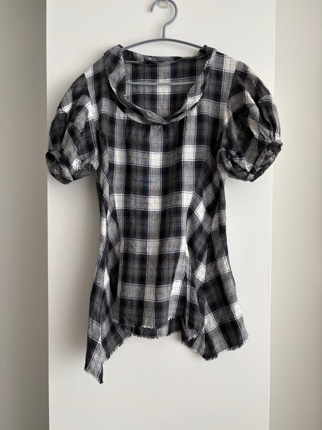 이자벨마랑 퍼프소매 언발 체크 린넨 블라우스 0 상품이미지1