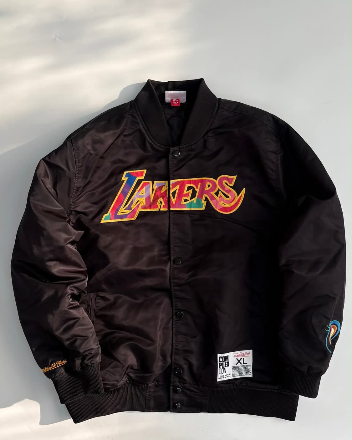 [XL] 미첼앤네스 X 무라카미타카시 컴플렉스콘 레이커스 바시티 자켓 상품이미지1