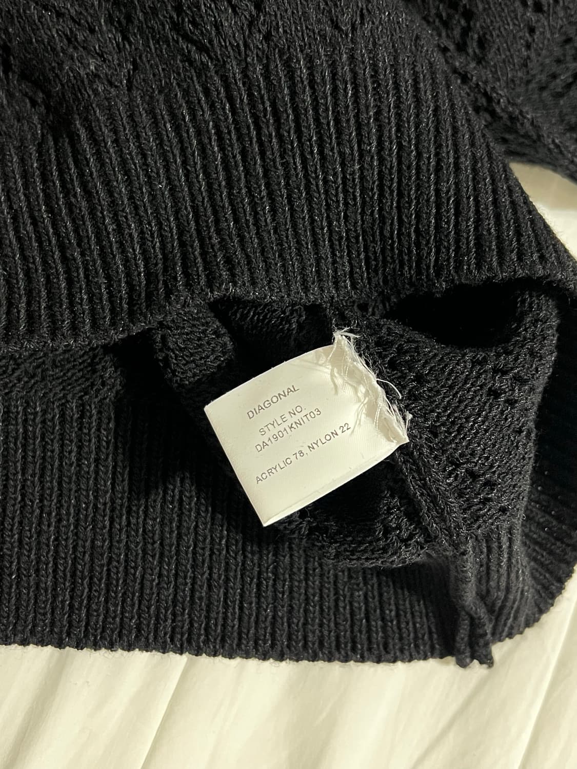 다이애그널 레이스펀칭 니트 상품이미지4