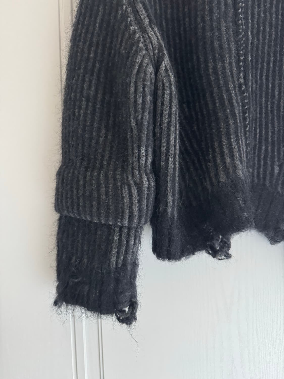 Juun j 데미지 니트집업 상품이미지3