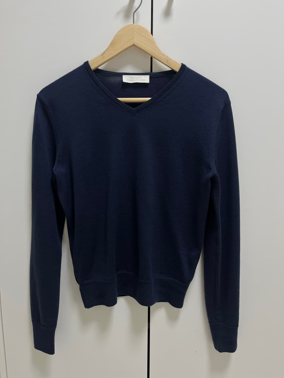 아모멘토 Wool V-Neck Knit, Navy 0사이즈 상품이미지3