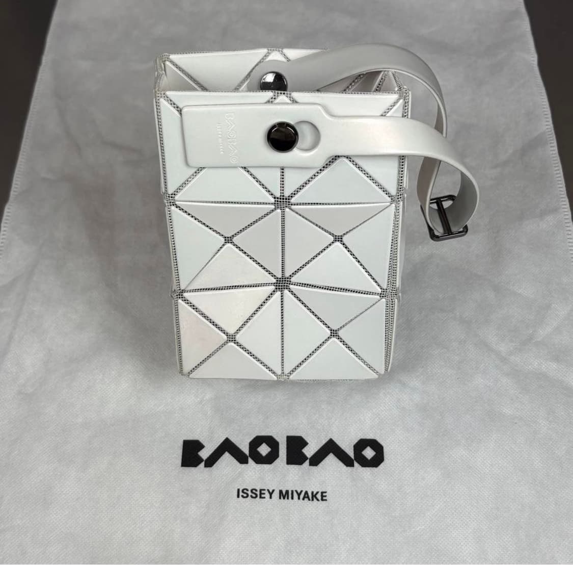 [리오브] 이세이미야케 바오 바오 루센트 메탈릭 실버 핸드백 상품이미지1