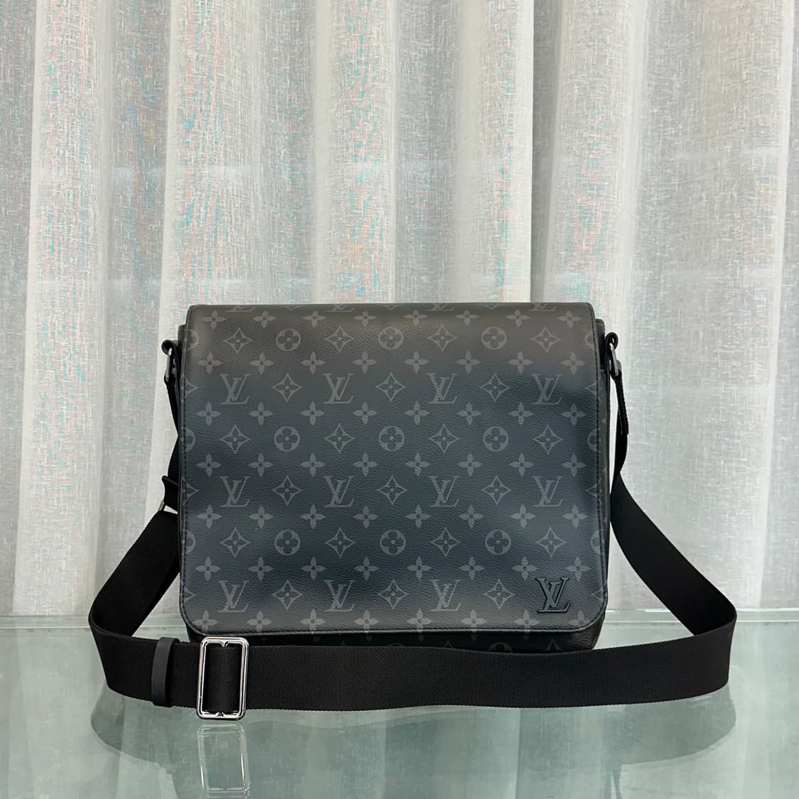 루이비통 이클립스 디스트릭트 메신저 크로스백 상품이미지1