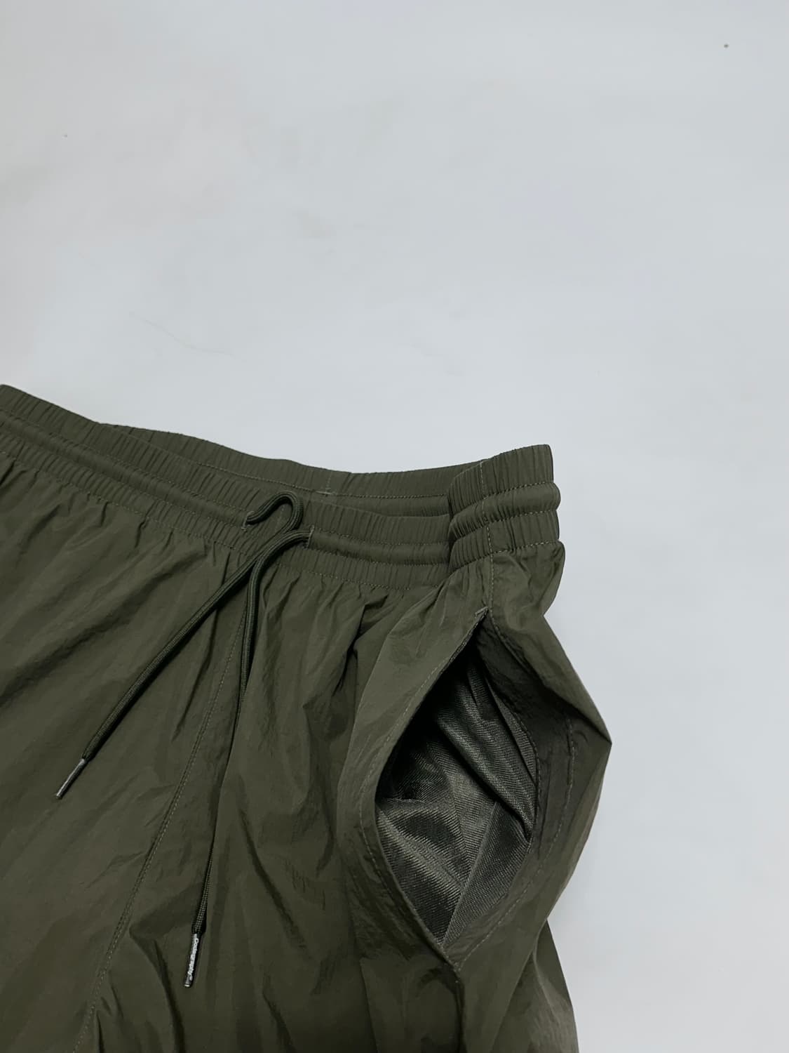 코드그라피 바스락 나일론 팬츠 카키 상품이미지4