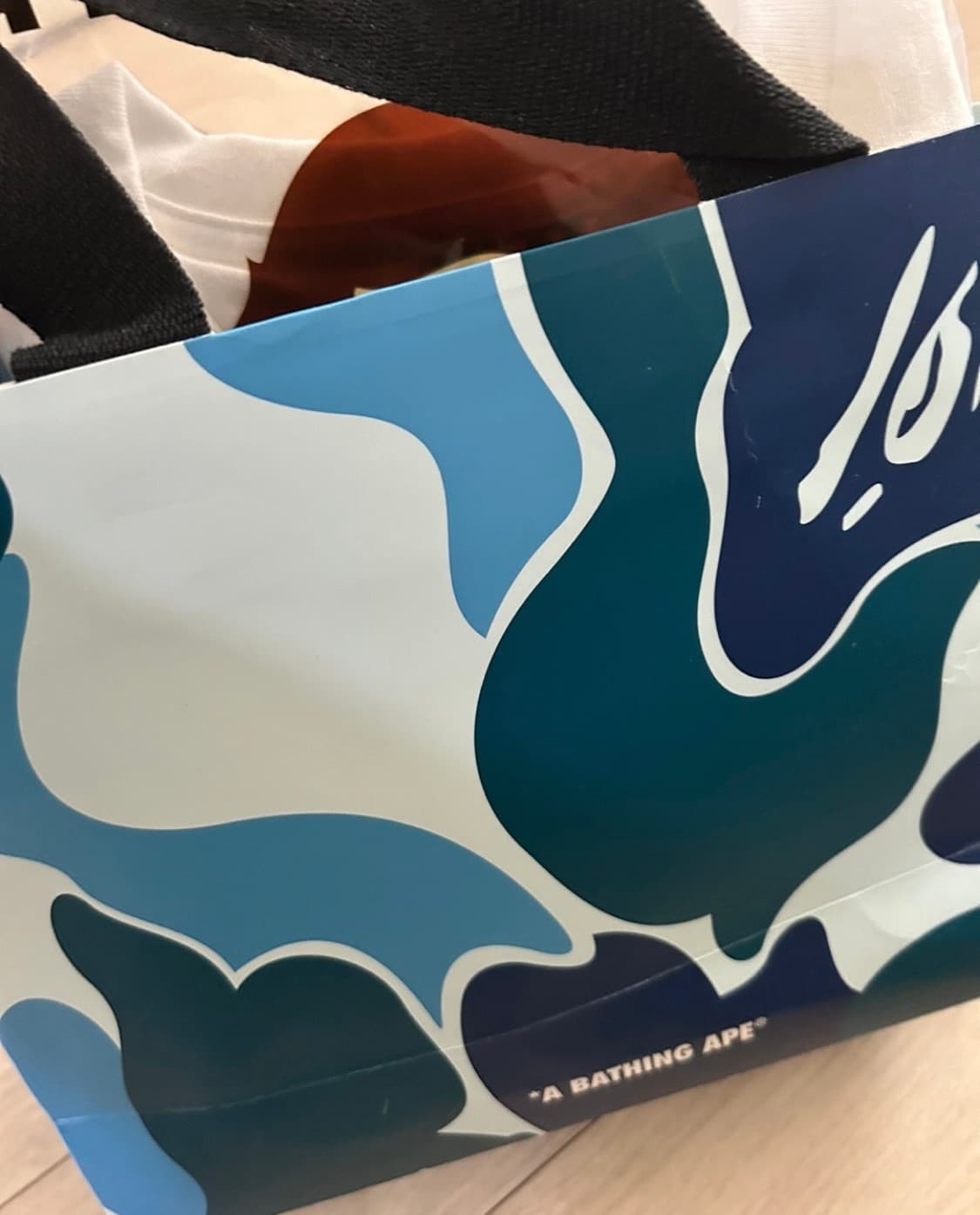 베이프 X 산리오헬로키티 2XL 화이트 티셔츠새상품 상품이미지2