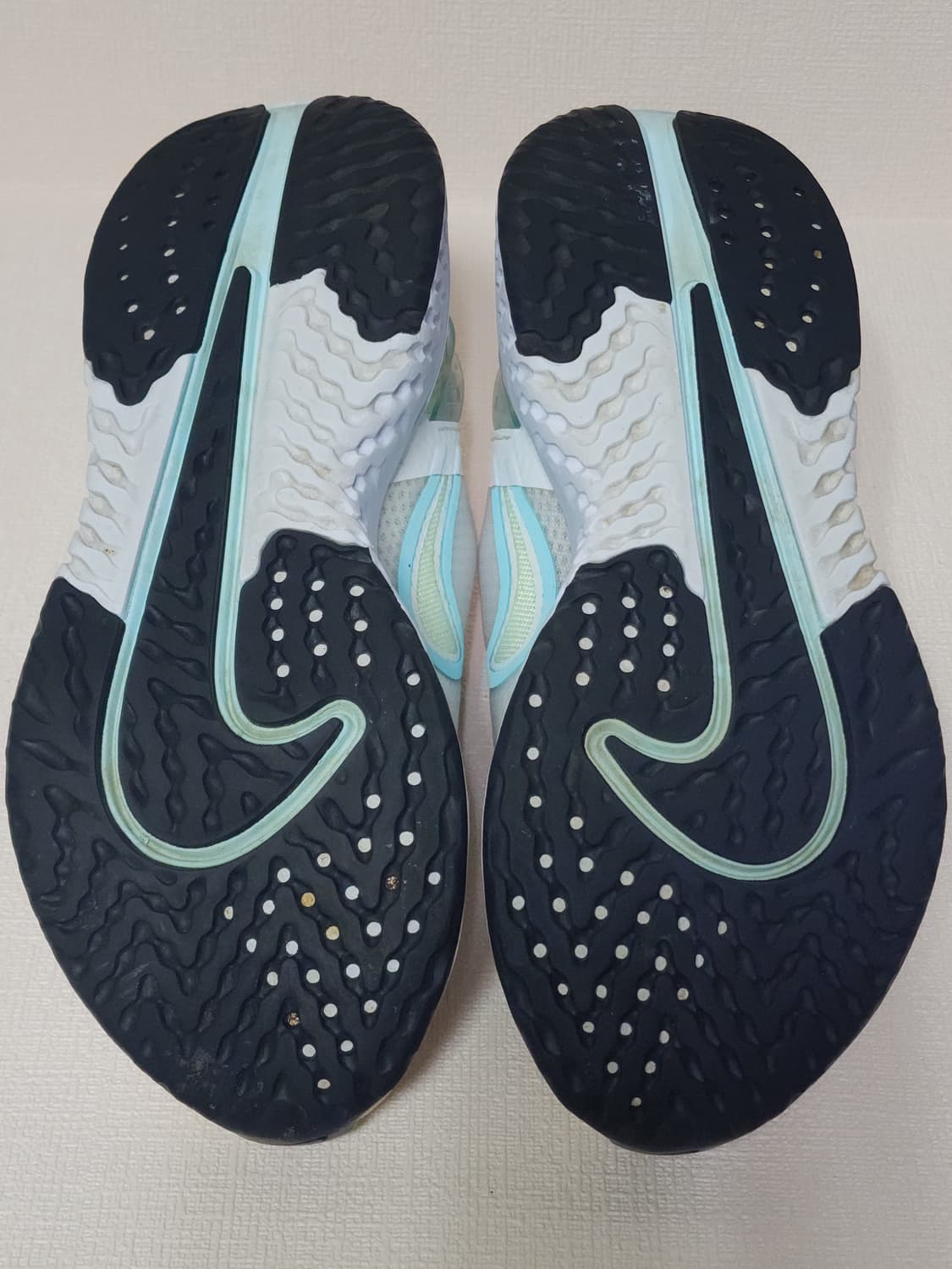 나이키 리액트 레전드 여성 운동화 민트/핑크 235mm 상태좋음 상품이미지7