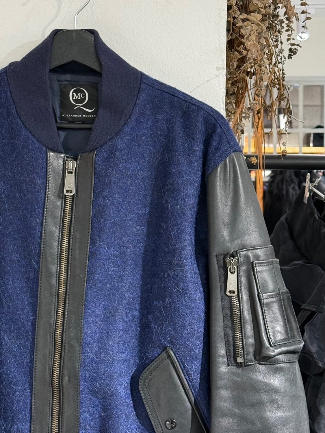 알렉산더 맥퀸 네이비 레더 콤비 블루종 자켓  상품이미지3