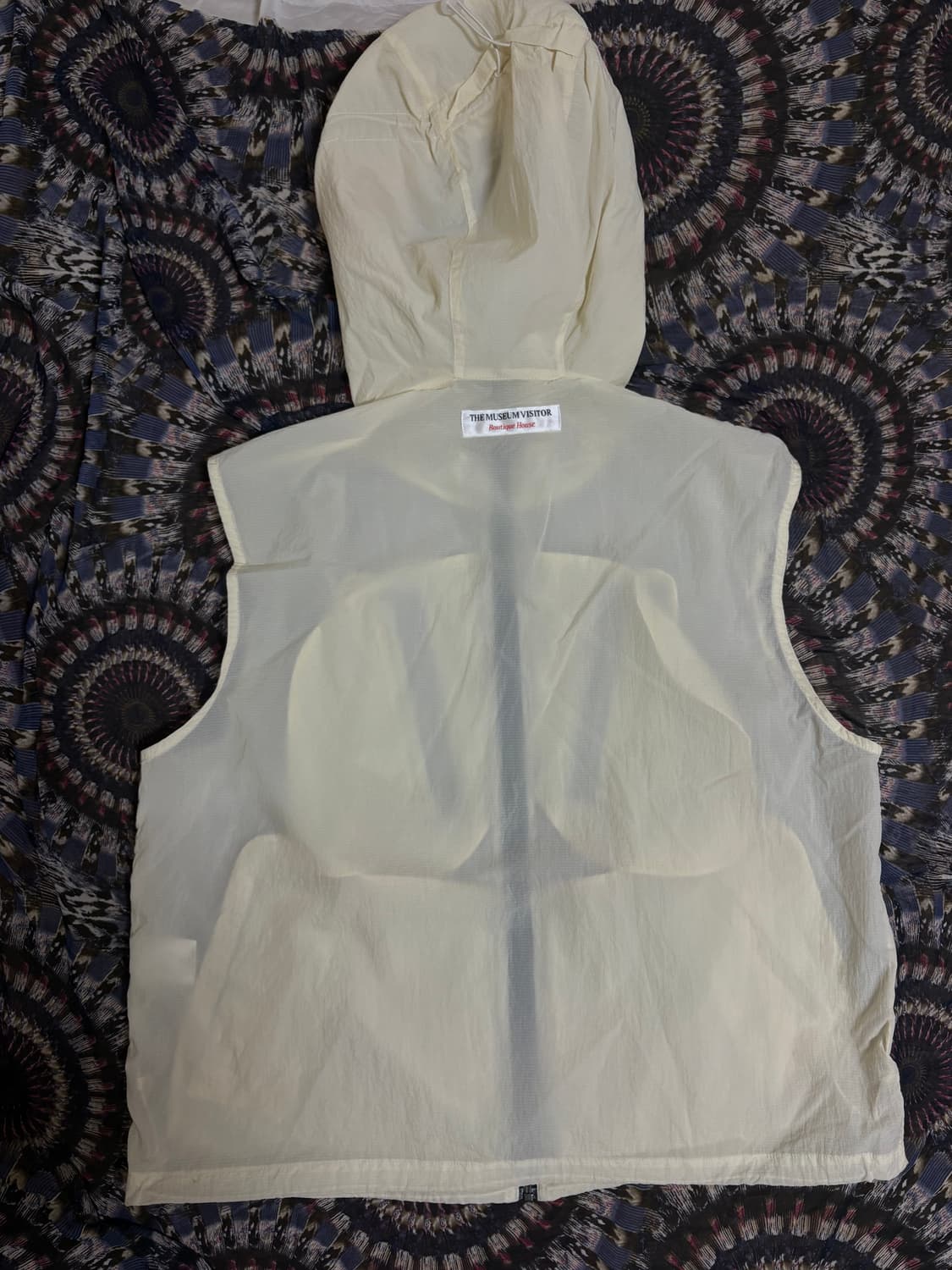 더뮤지엄비지터 러브 후드 조끼 상품이미지2