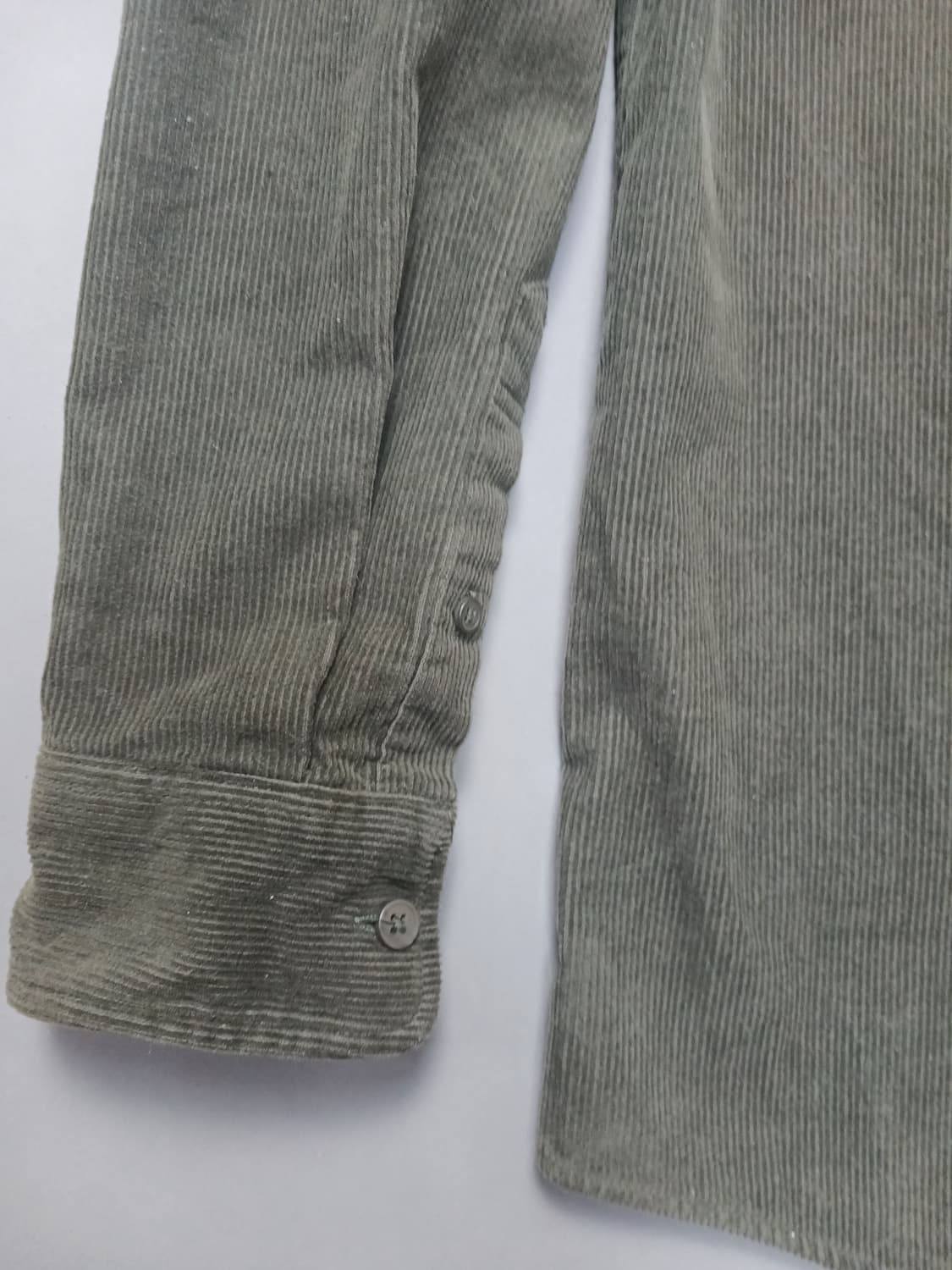 [L] 무신사 스탠다드 코듀로이 릴렉스 핏 버튼다운 셔츠 카키 상품이미지9